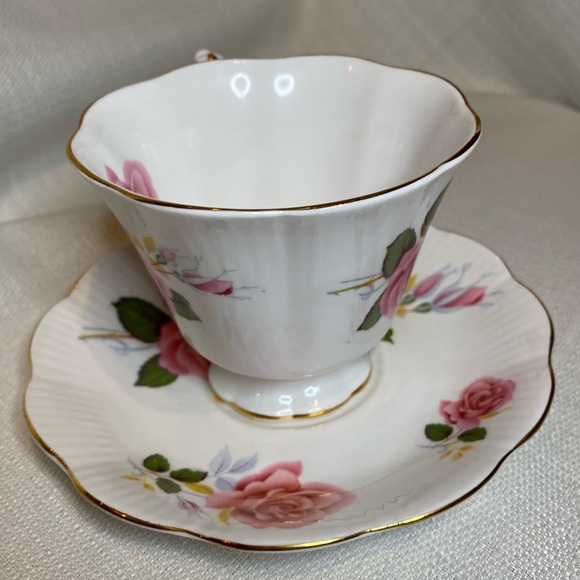 Vintage Royal Albert Bone China Pink Rose Teacup & Saucer Gainsborough Shape - Picture 4 of 8